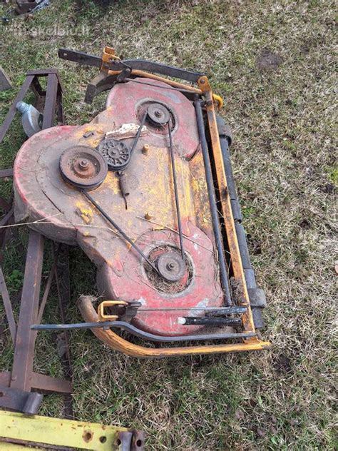 Sodo traktoriuko diržų schema