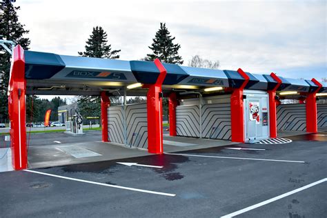 automobilio plovykla su įvairiomis programomis