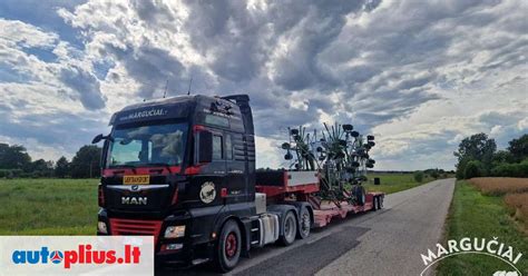 Šaltkalvis dirbantis su sunkvežimiu