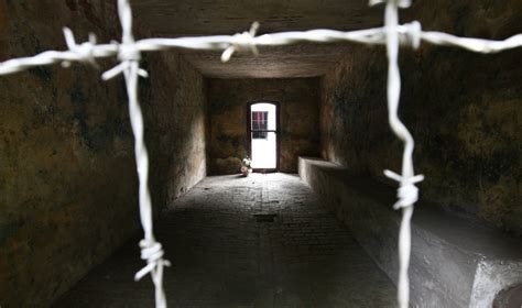 Spygliuotos vielos tvora su aštriais spygliukais