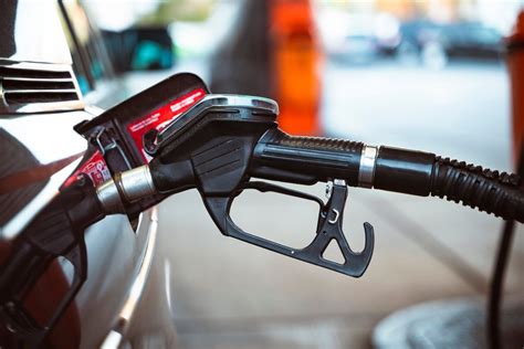 Degalinės ir automobilio kuro bakas