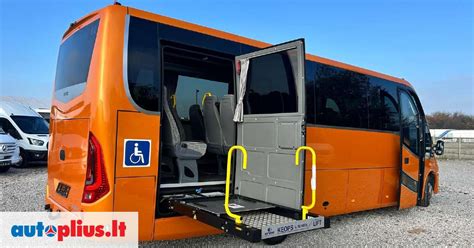 Mikroautobusas su hidrauliniu liftu