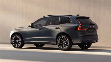 Volvo XC60 kelyje