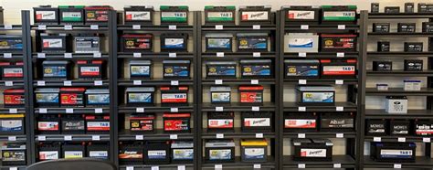 Akumuliatorių asortimentas parduotuvėje