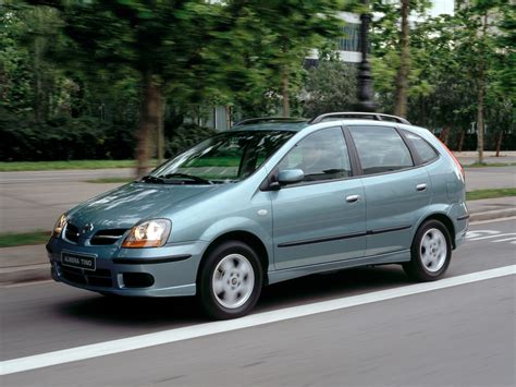 Nissan Almera Tino automobilio nuotrauka