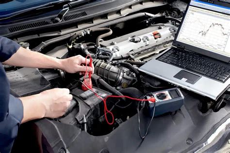 Serviso meistrai tikrina automobilį