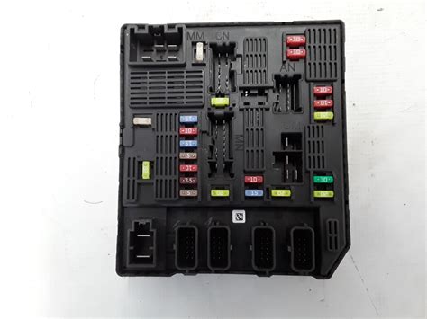 Scheminis automobilio saugiklių bloko išdėstymas