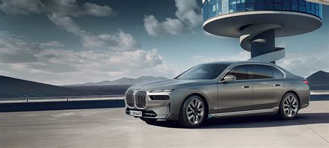 BMW 7 serijos interjeras su lazeriniais priekiniais žibintais