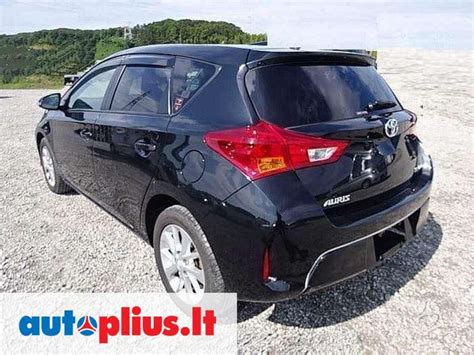 Toyota Auris automobilis su ratlankiais