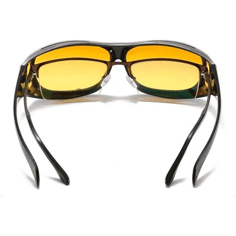 Vairavimo akiniai su skirtingomis dangomis