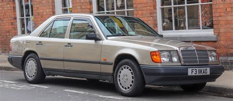 Mercedes-Benz W124 variklio skyrius