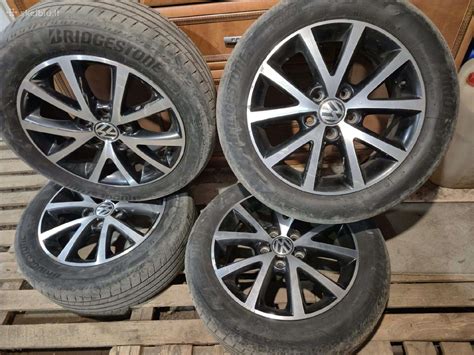 Įvairių dydžių VW Touran ratlankiai