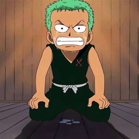 Zoro personažas su kardu
