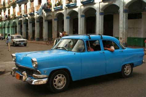 Senovinės mašinos Havanos gatvėse
