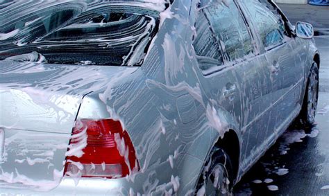 Automobilio plovimas su putomis