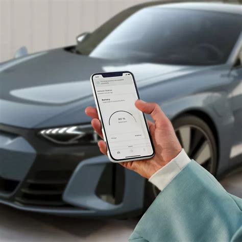 Schema, iliustruojanti ryšį tarp automobilio, išmaniojo telefono ir serverio