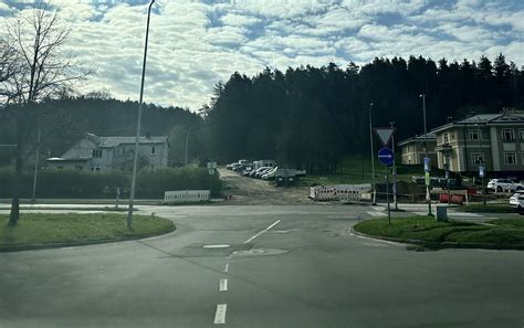 Sankryža su sunkvežimiu ir automobiliu