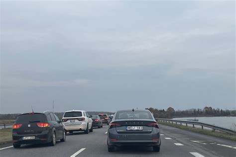 Keturi vilkikai susidūrę magistralėje A1