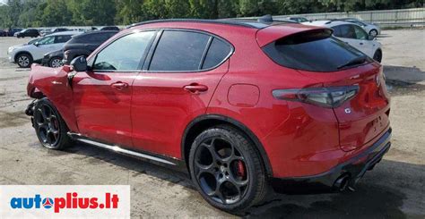 Istorinių Alfa Romeo automobilių nuotraukos