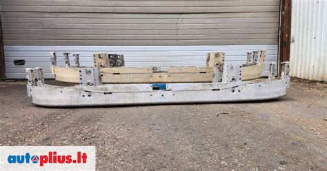 Nuotrauka: Apatinio buferio detalės automobiliui