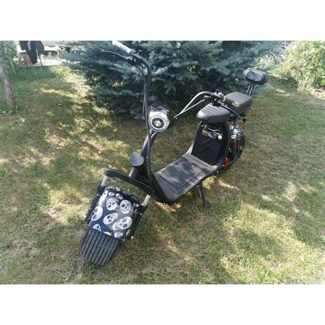 Citycoco elektrinis paspirtukas miesto gatvėje