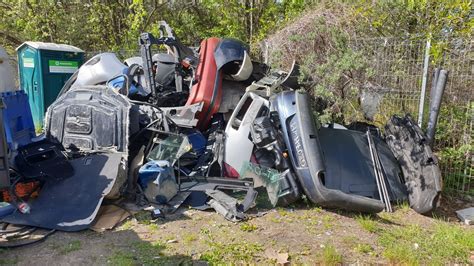 Infografika apie automobilių sėdynių atliekų perdirbimą