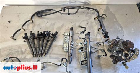 Land Rover Discovery variklio skyriaus schema su pažymėtais kuro sistemos komponentais