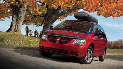 Nuotrauka: Dodge Grand Caravan su skirtingais ratlankiais