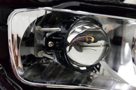 Xenon priekinio žibinto šviesos srautas