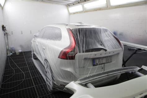 Automobilių detalių paruošimas ir dažymas