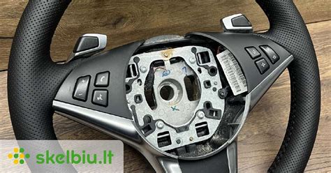 pavyzdžiai skirtingų medžiagų vairo apsiuvimui (oda, alcantara)