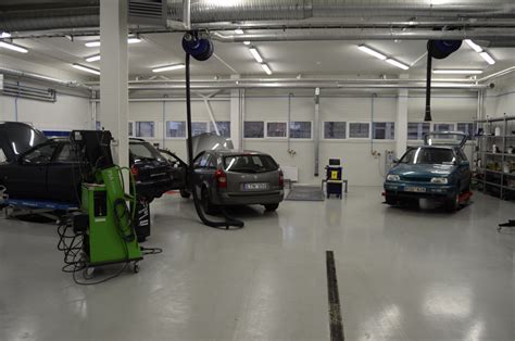 Schema, iliustruojanti variklinių transporto priemonių techninės priežiūros ir remonto paslaugų spektrą.