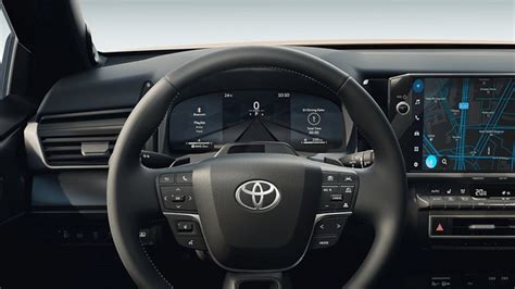 Toyota automobilio interjeras su veikiančia multimedijos sistema