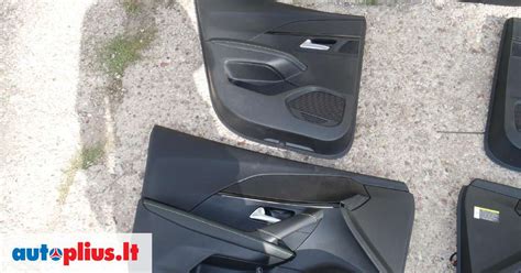 Peugeot 2008 durų apmušalo nuėmimas