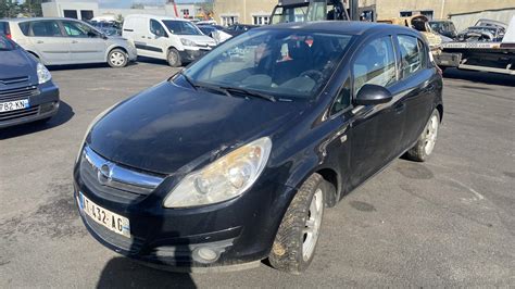 Opel Corsa D priekinis vaizdas