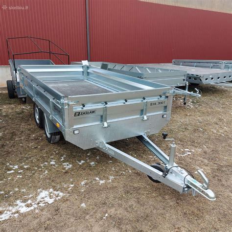 Nuotrauka, demonstruojanti tinkamai pritvirtintą priekabos apsauginį trosą