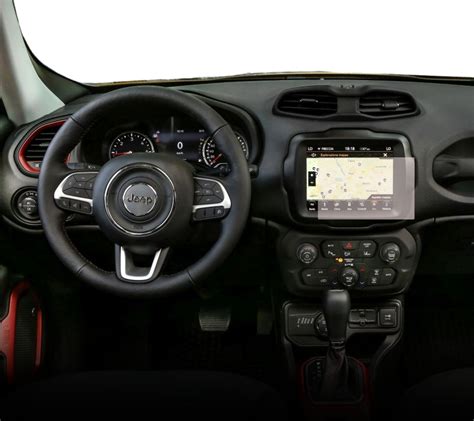 Interjero vaizdas su multimedijos ekranu Jeep Renegade