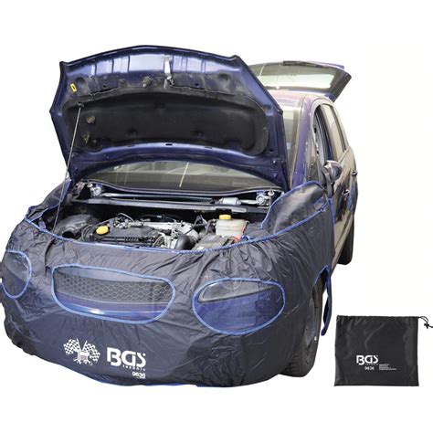 Priekinis automobilio aptakas su oro tiekimo ertmėmis
