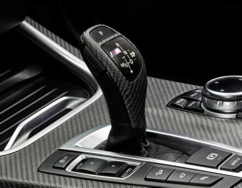 Automatinės pavarų dėžės valdymo svirtis