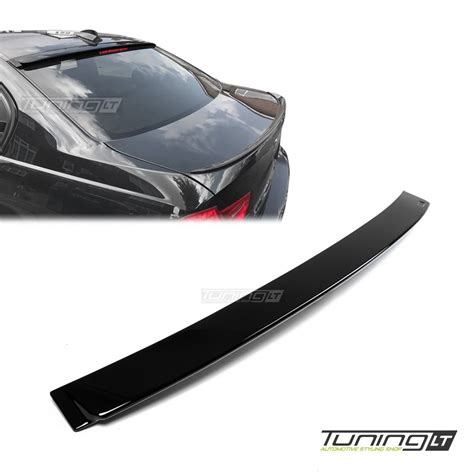 Galinio stiklo spoileris ant automobilio