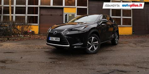 Lexus NX interjero nuotrauka su akcentu ant komforto