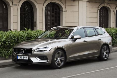 Volvo V60 automobilio nuotrauka