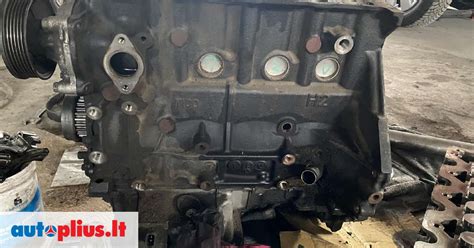 Opel Zafira automobilio variklio skyriaus nuotrauka