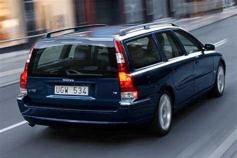 Volvo V70 su priekaba