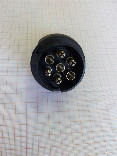 7 ir 13 kontaktų priekabos jungtys