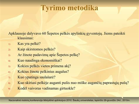 Mokinių grupelė, tyrinėjanti augalus lauke