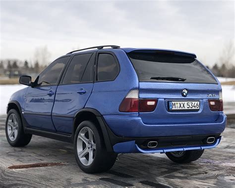 BMW E53 automobilis mieste