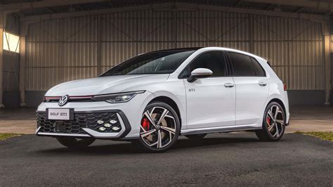 Volkswagen Golf GTI interjeras su languota sėdynių apdaila
