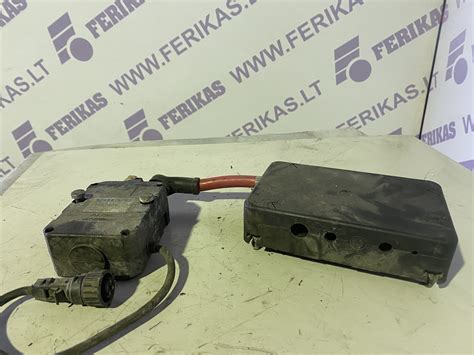 Schematinis Volvo akumuliatoriaus prijungimas