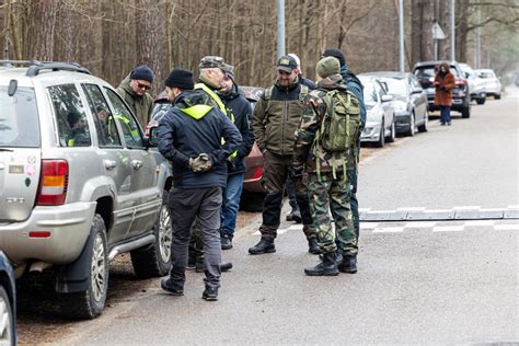 Ekonominės policijos pareigūnai dirba